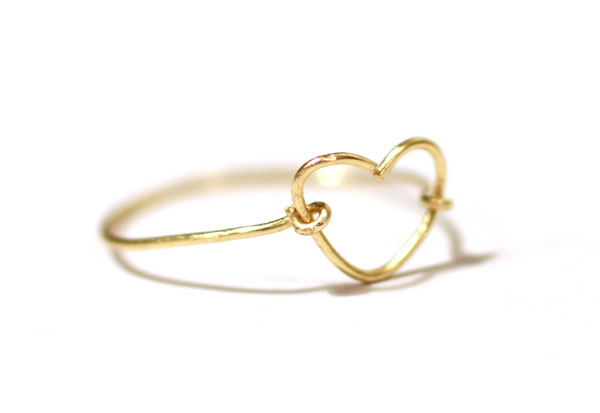 debby-ryan-insatiable-gold-heart-wire-ring-jewelry