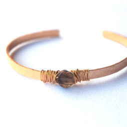 handmade-bracelet-bangle-hammered-labradorite