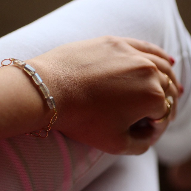 labradorite-handmade-bracelet-simple-jewelry-minimilistic