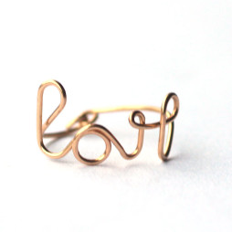 love-wire-hand-formed-ring-gold